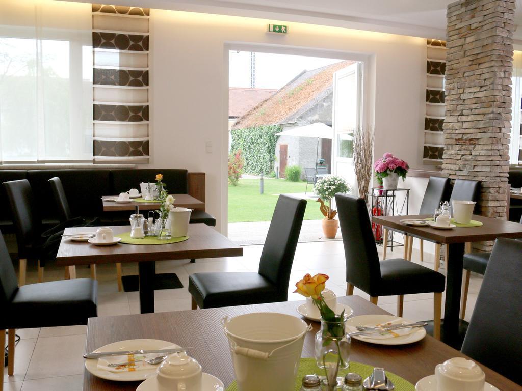 Pension Joseph Haydn Podersdorf am See Rum bild
